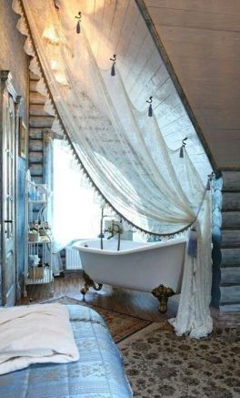 I bet it's a nightmare to keep clean, but this bath is just too romantic for words.