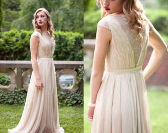 Very Duchess of Cambridge: This one has it all... flow, shape skimming cut and romantic details. 