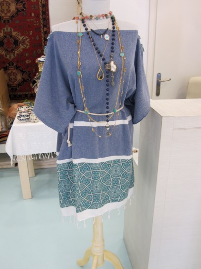 Lindsay, the bride, rocked this entire outfit the day after her wedding. Looking so perfectly relaxed and stylish.