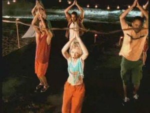 eDljOGw5MTI=_o_christina-aguilera---genie-in-a-bottle